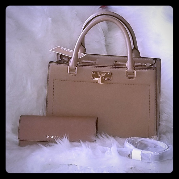 Michael Kors Handbags - ❤❤special sale💎💎today only😍😍MICHAEL KORS